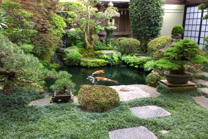Grüner japanischer Garten